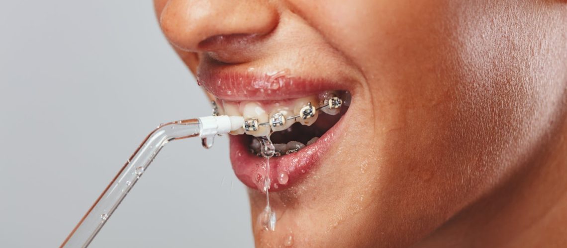 Hygiène des dents : un hydropulseur est-il vraiment utile ?